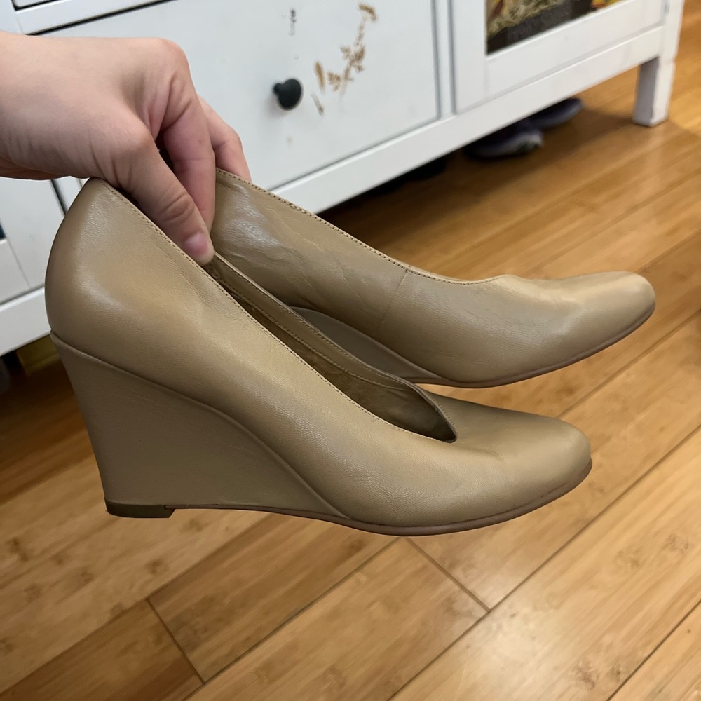 NUDE WEDGES